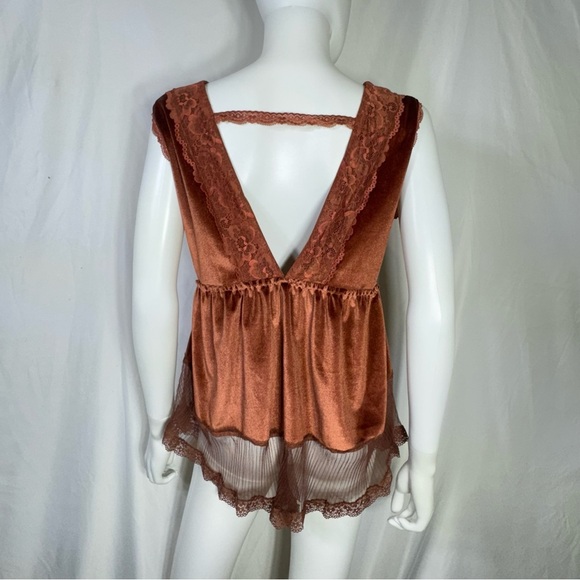 Women’s Velour &  Lace Sleeveless Plunging  V-Neck Open Back Top - Picture 3 of 6